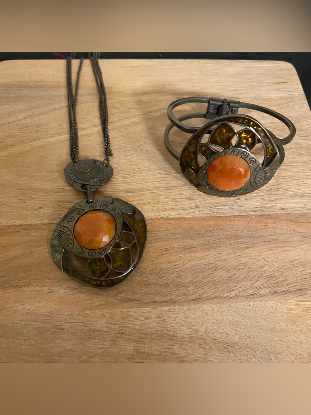 Vintage-Style Orange Stone Pendant Necklace and Bracelet Set